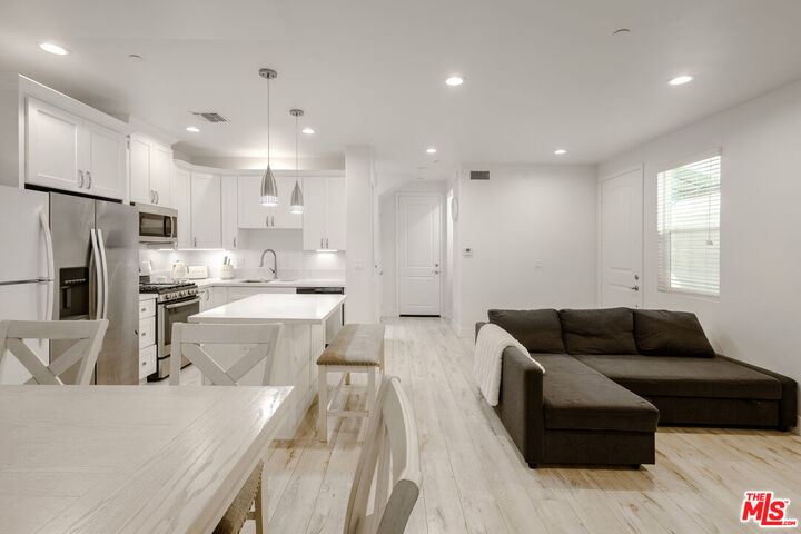 Property Photo: 16855 Balboa Ln CA 91406