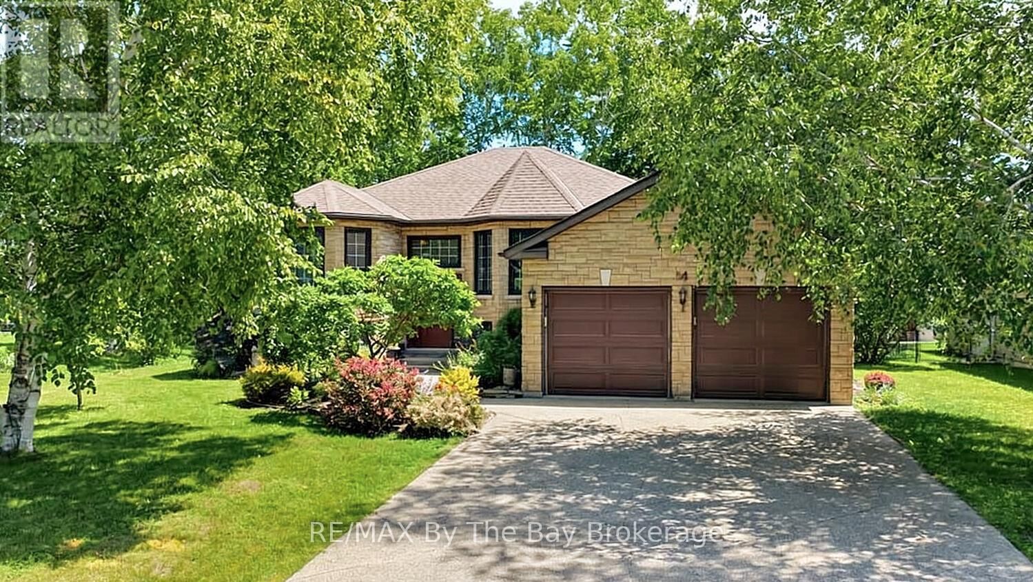 Property Photo:  54 Fairway Crescent  ON L9Z 1B8 