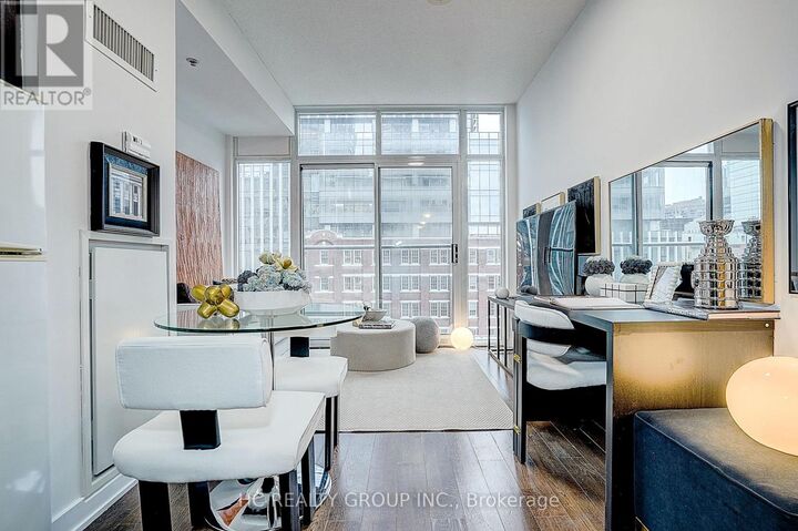 Property Photo:  21 Nelson Street 705  ON M5V 1T8 