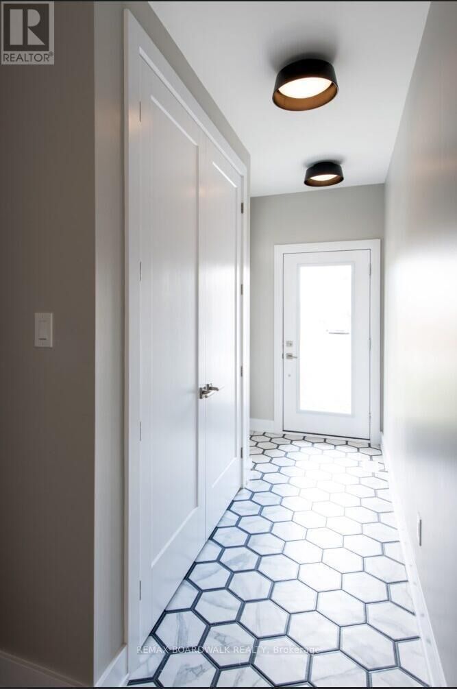 Property Photo:  2928 Ahearn Avenue  ON K2B 6Z9 