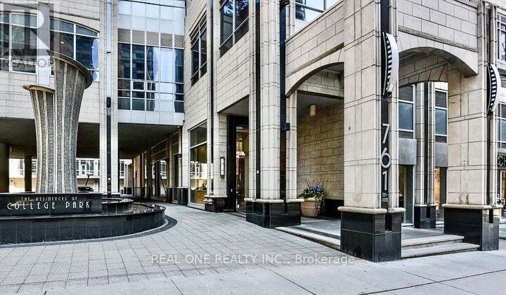 Property Photo:  761 Bay Street 1713  ON M5G 2R2 