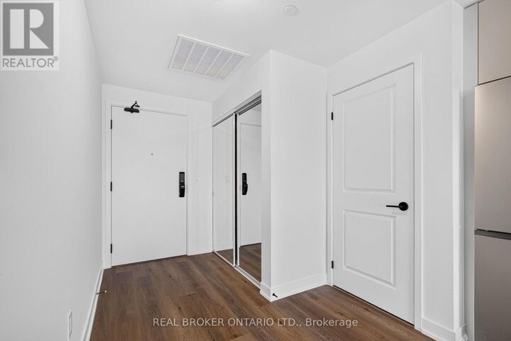 Property Photo:  2075 Lakeshore Road 1411  ON L7R 0H3 