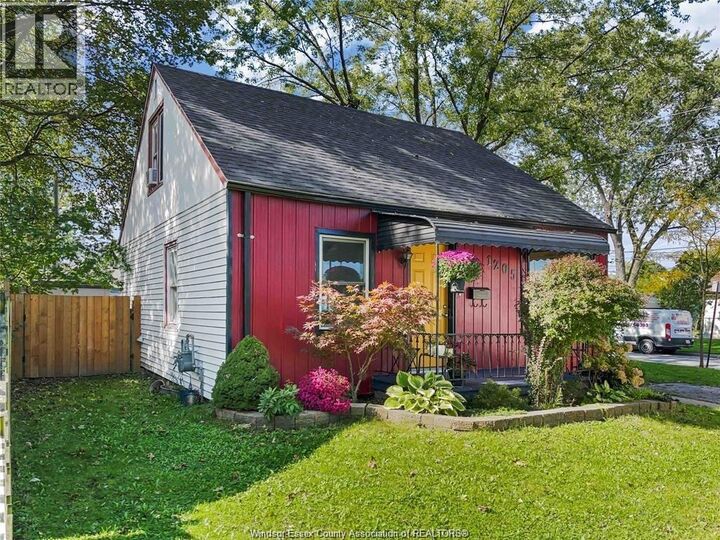 Property Photo:  1205 Oak Avenue  ON N8X 2B2 