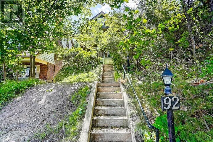 Property Photo:  92 Neville Park Boulevard Upper Unit  ON M4E 3P8 