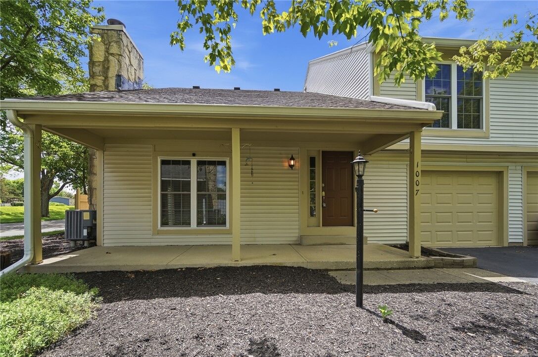 Property Photo: 1007 Foxshire Place OH 45458