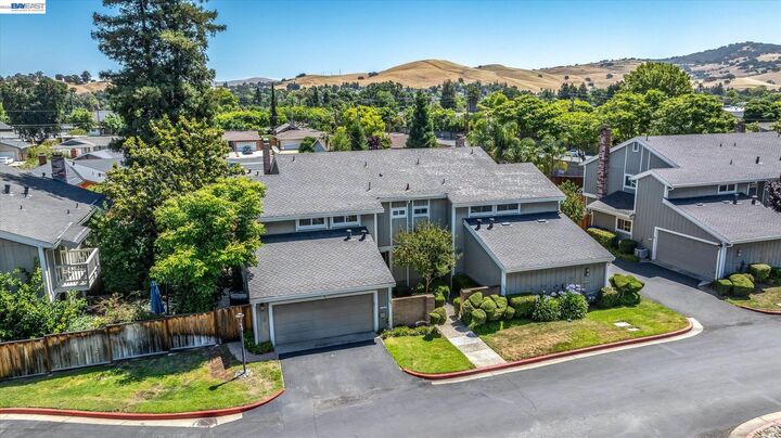 Property Photo: 108 Summerwood Pl CA 94518