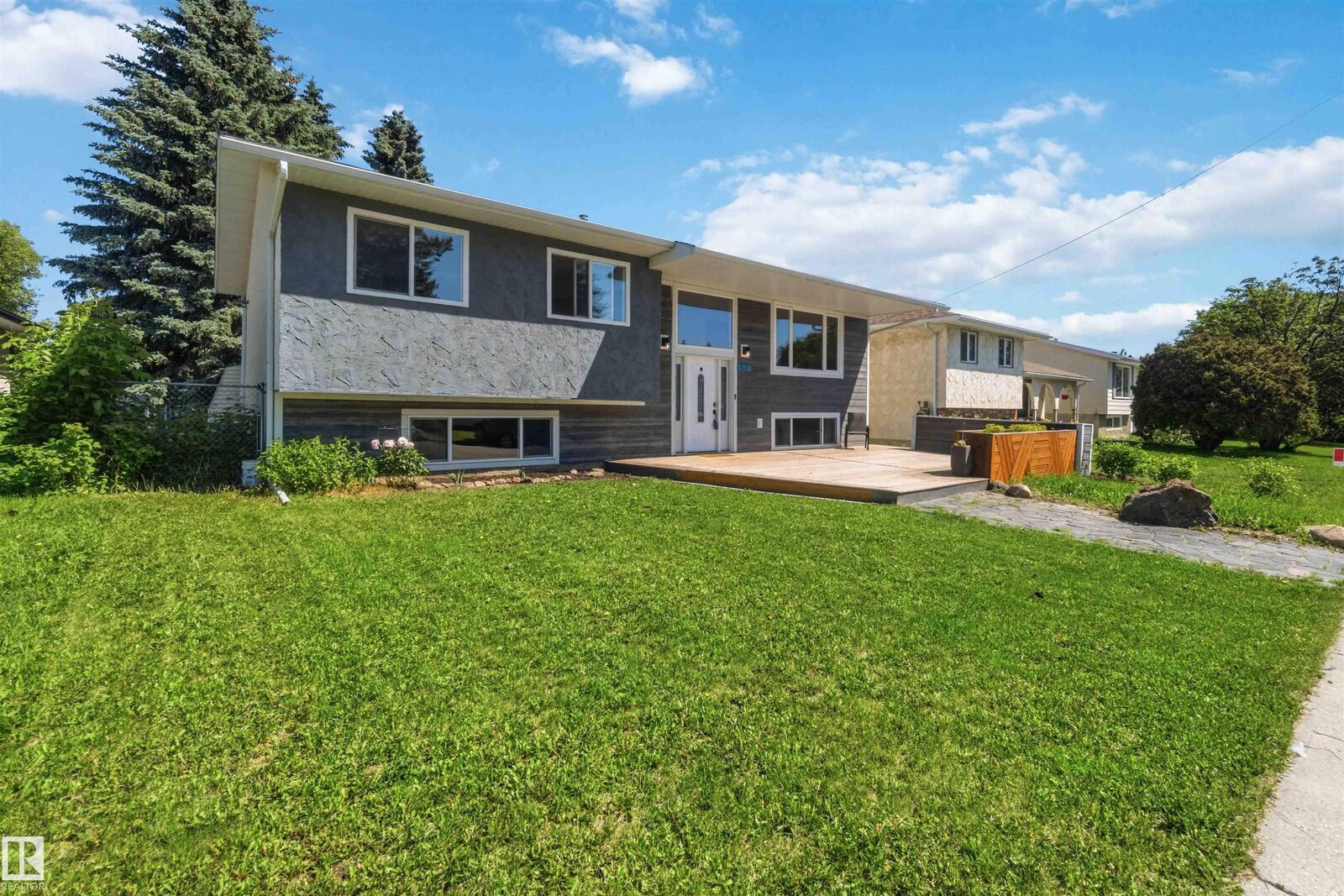 Property Photo:  4227 40 Avenue  AB T7Z 1J7 