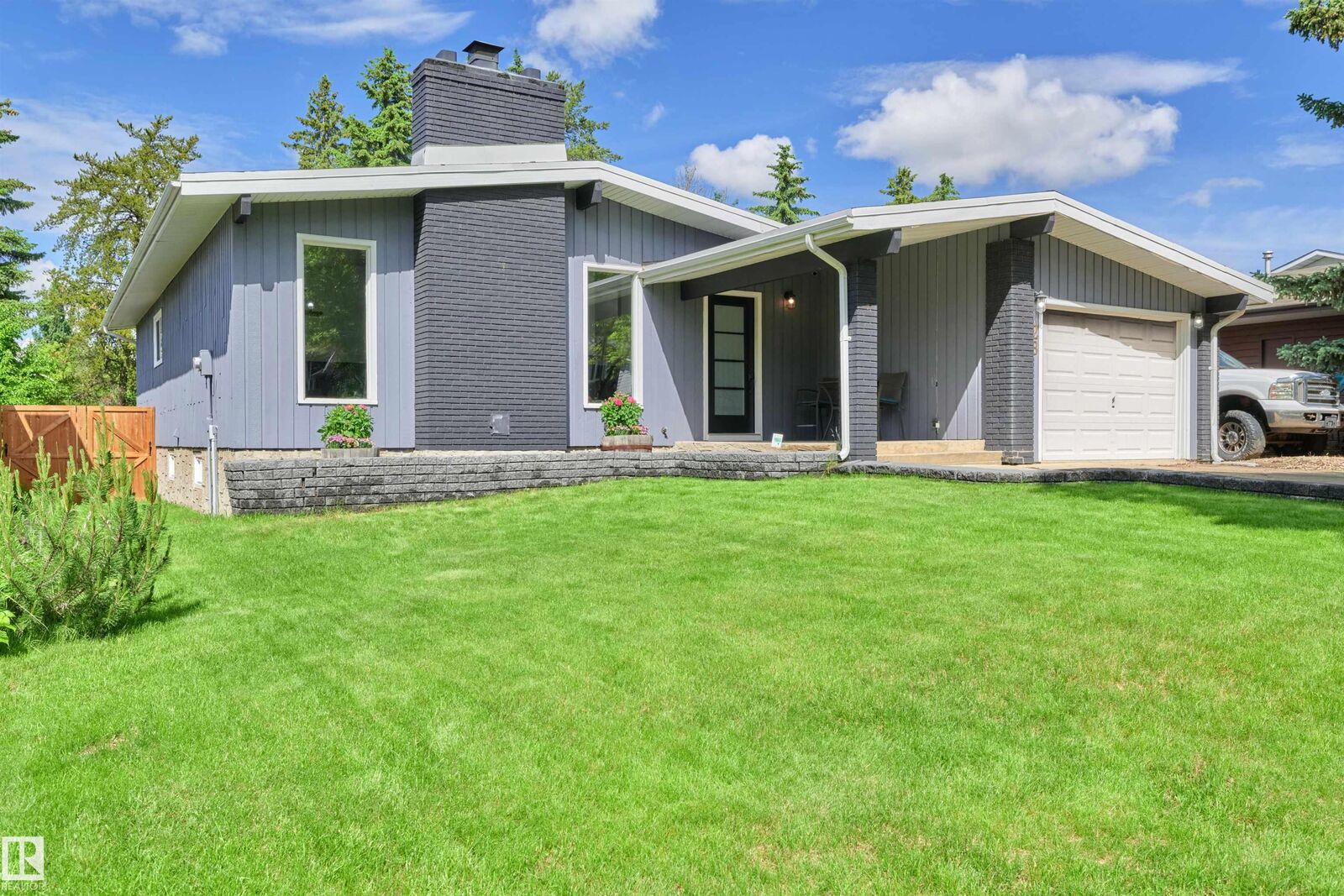 Property Photo: 28 Goodridge Drive AB T8N 2A8
