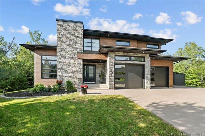 18 London Lane — photo 1