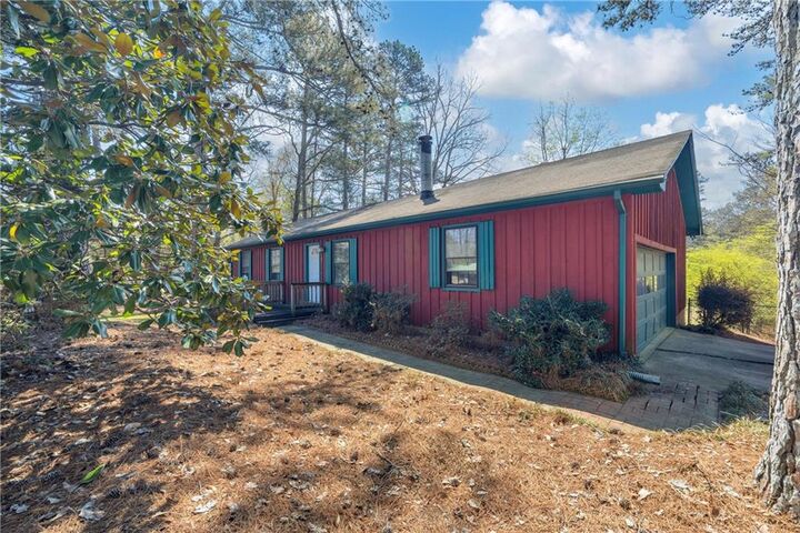 Property Photo: 185 Live Oak Place GA 30606