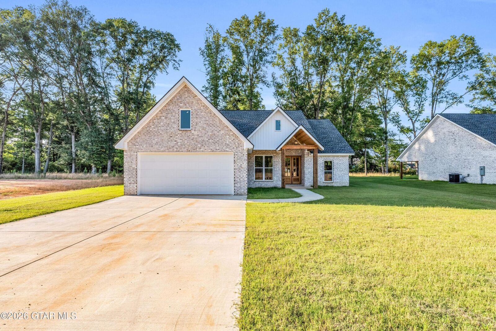 Property Photo:  114 Post Oak Street  MS 39752 