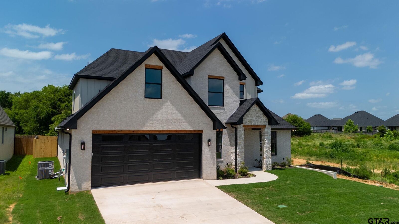 Property Photo: 3139 Club Drive TX 75703
