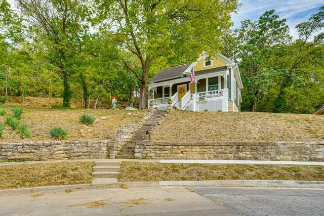 Property Photo:  436 E Broadway Avenue  MO 64024 