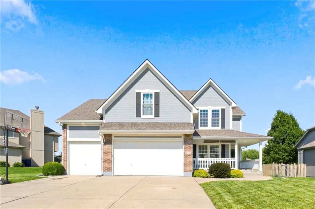 Property Photo:  808 SW 33rd Street  MO 64082 