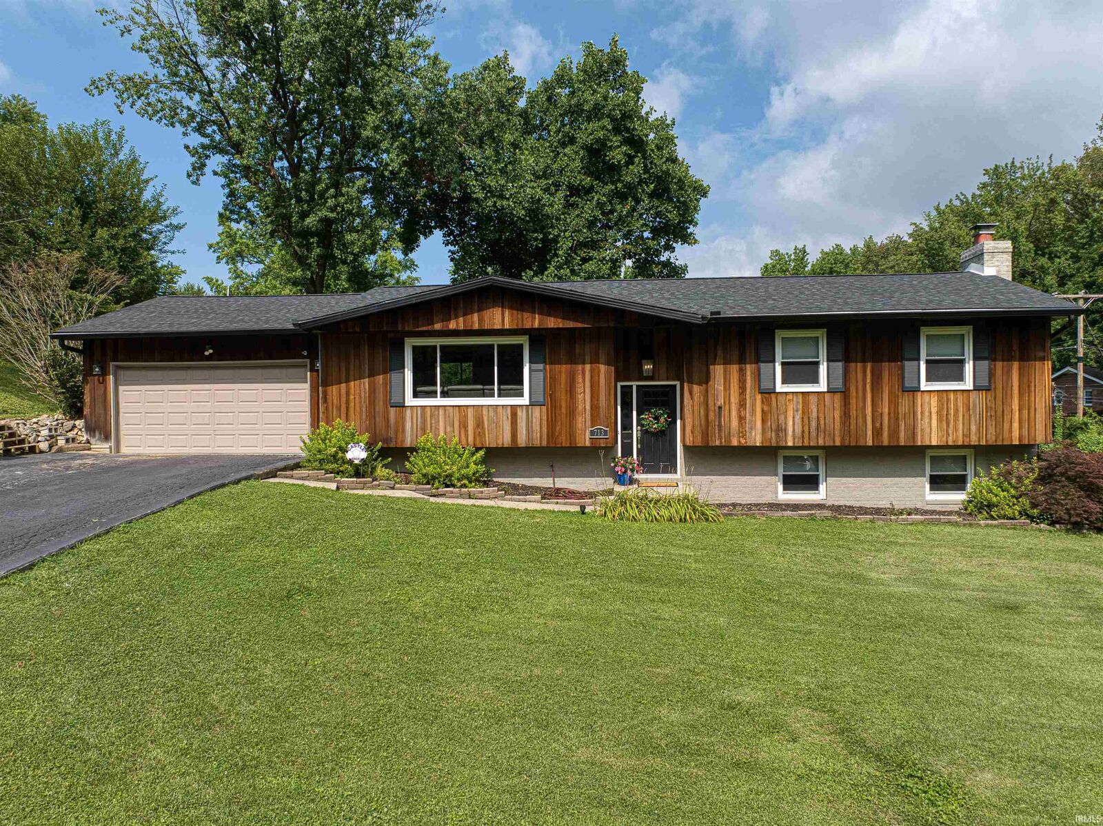 Property Photo:  713 Carole Place  IN 47630 