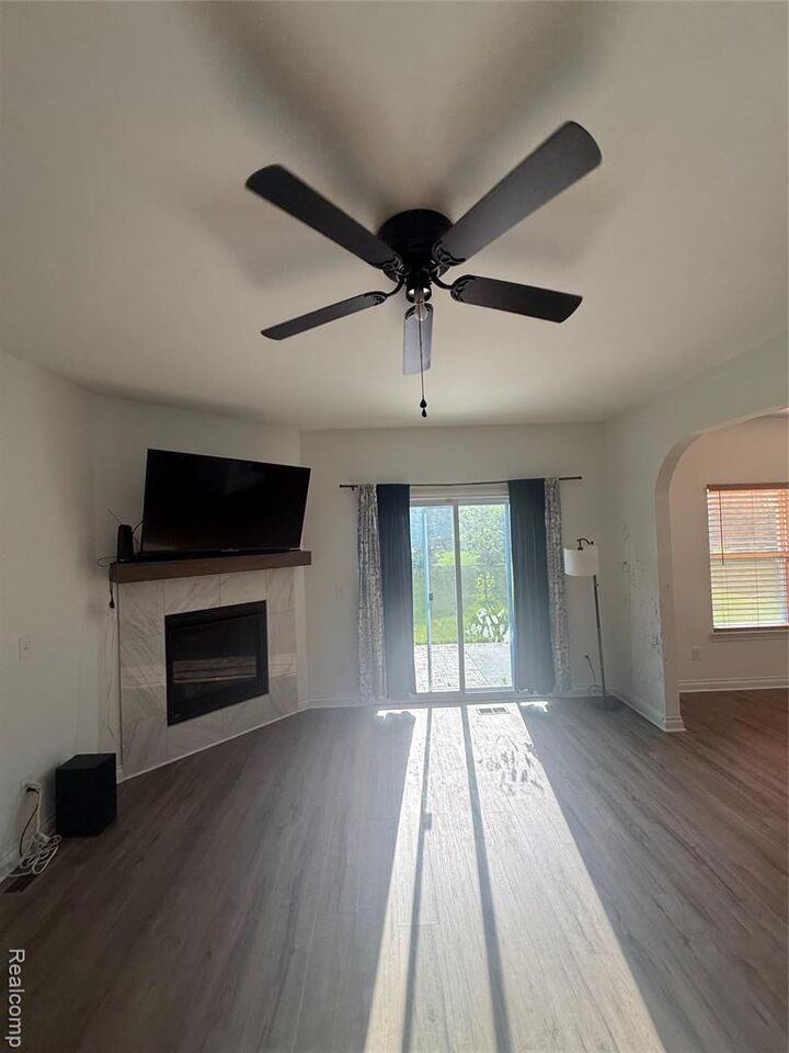 Property Photo:  11849 Hines Place Drive  MI 48150 1649 