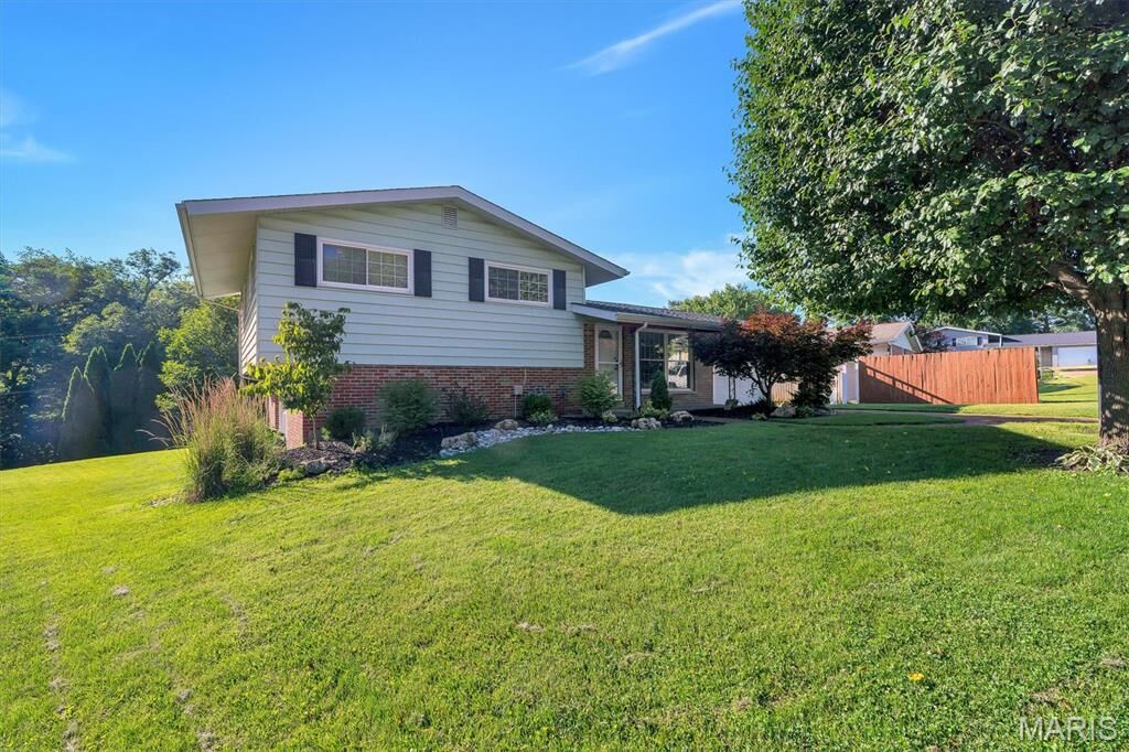 Property Photo: 9968 Doerste Court MO 63123