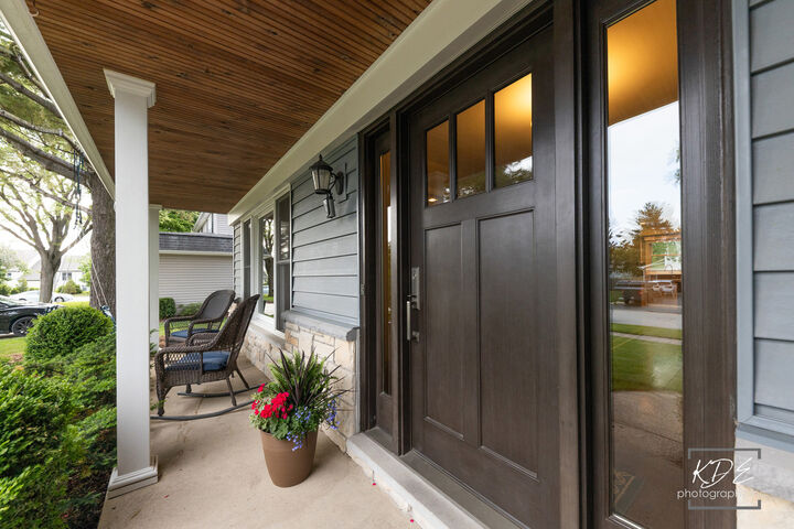 Property Photo:  605 Hyde Park Lane  IL 60565 