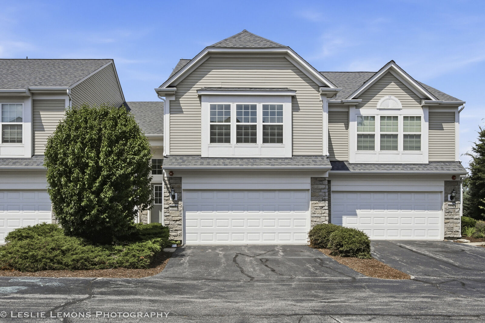 Property Photo: 337 Devoe Drive 337 IL 60543