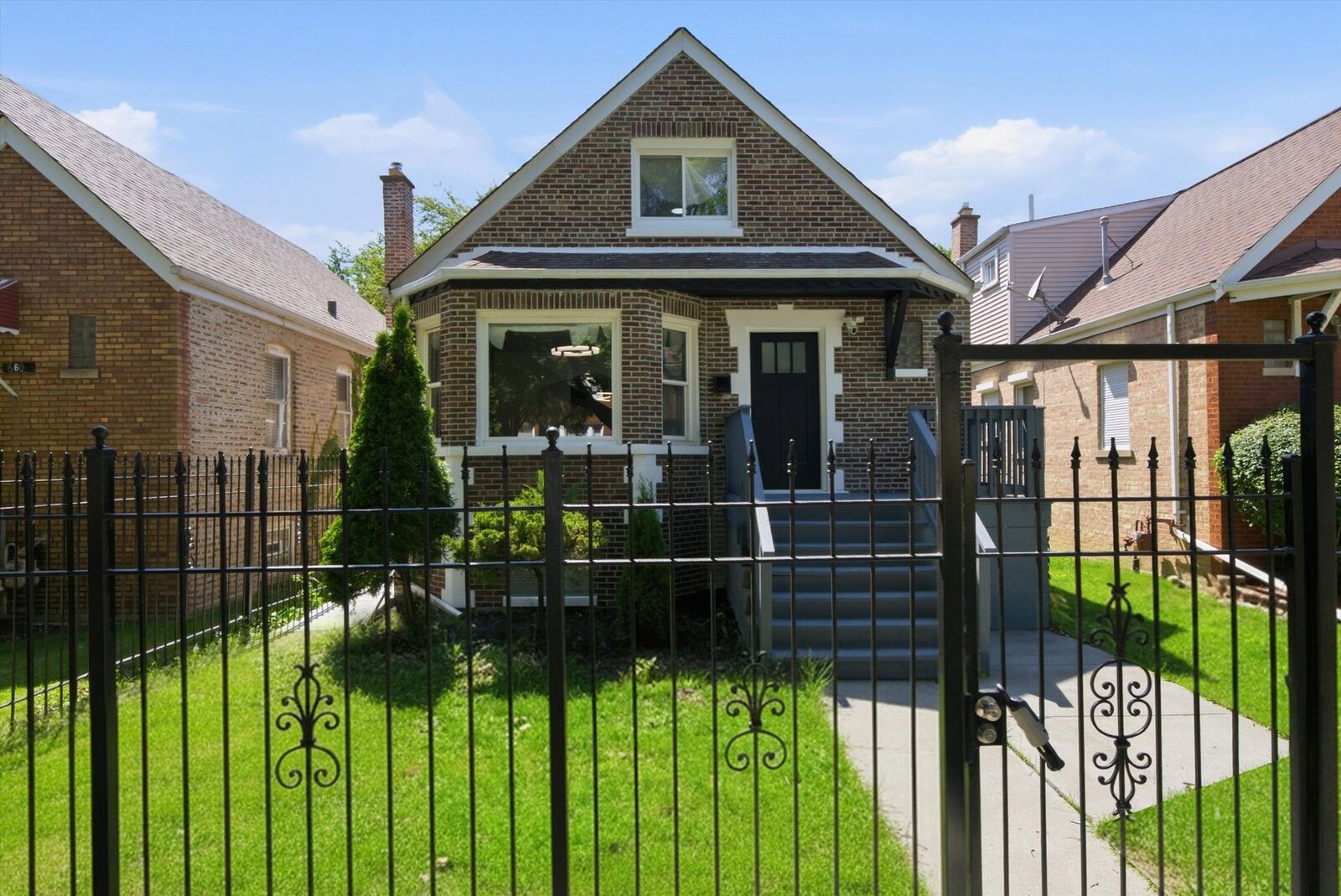 Property Photo:  6604 S Rockwell Street  IL 60629 