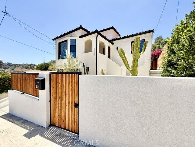 Property Photo: 3842 Woolwine Drive CA 90063