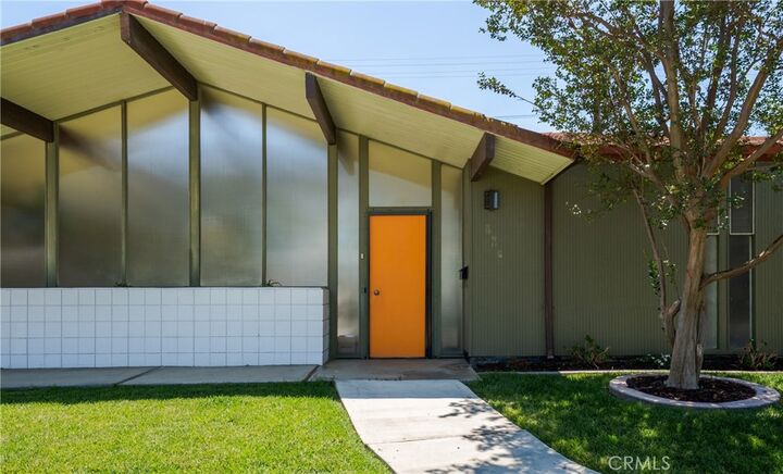Property Photo:  626 E Palmdale  CA 92865 