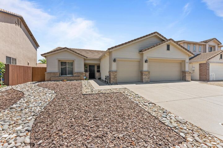 Property Photo:  1616 Apple Way  CA 95747 
