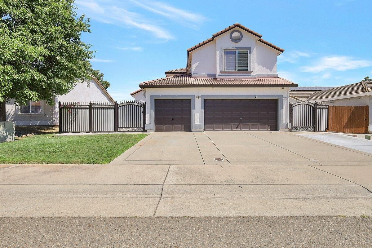 Property Photo:  8401 Carriage Oaks Way  CA 95843 