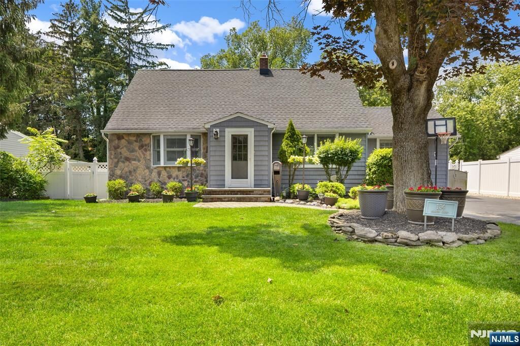 Property Photo:  134 Marion Court  NJ 07442 