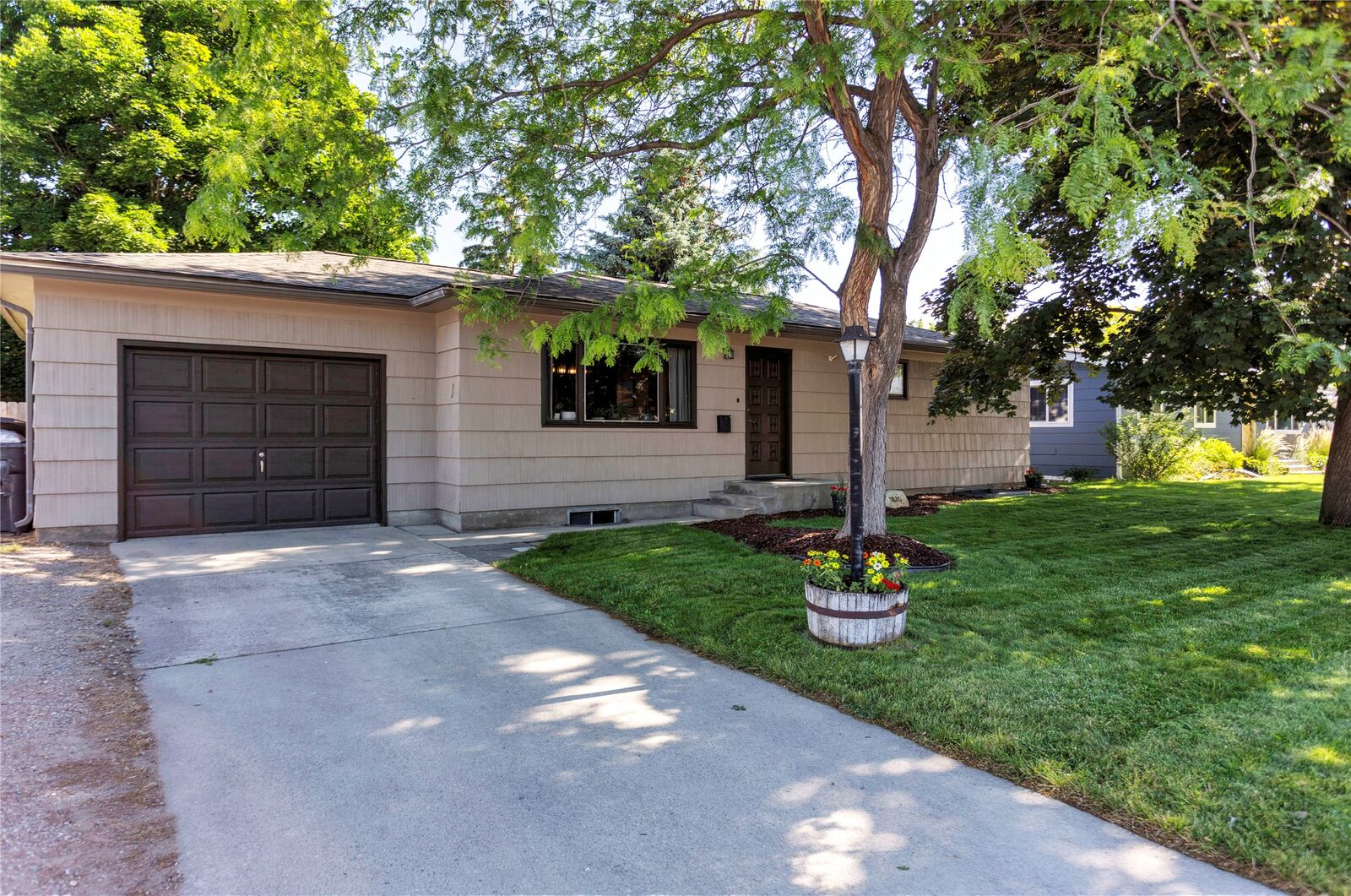 Property Photo:  1820 Dixon Avenue  MT 59801 