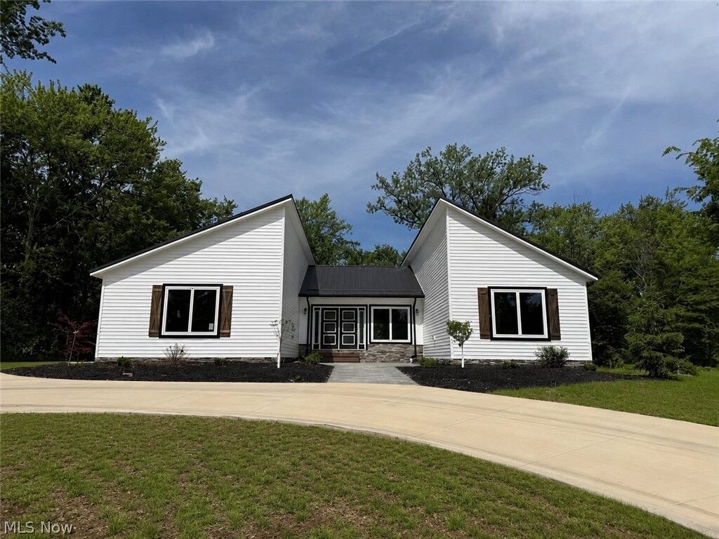Property Photo: 3940 Ellendale Road OH 44022