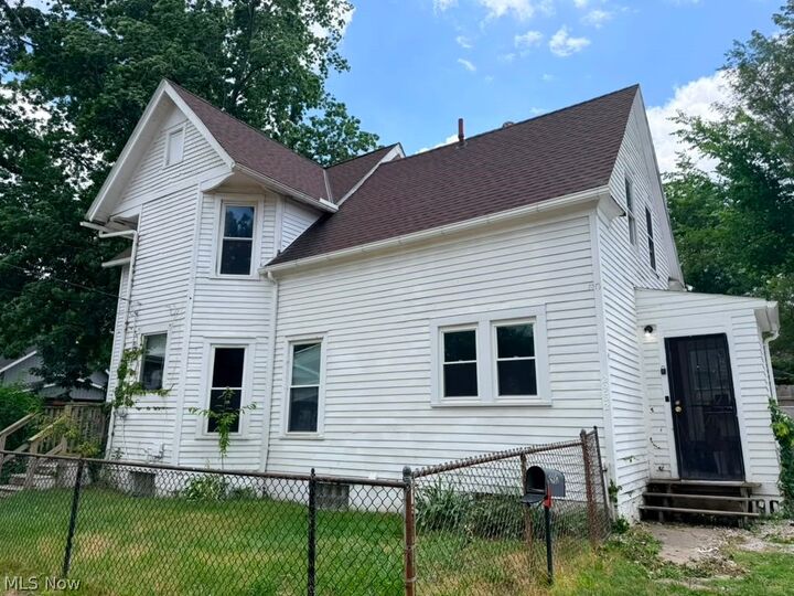 Property Photo:  2982 E 67th Street  OH 44127 