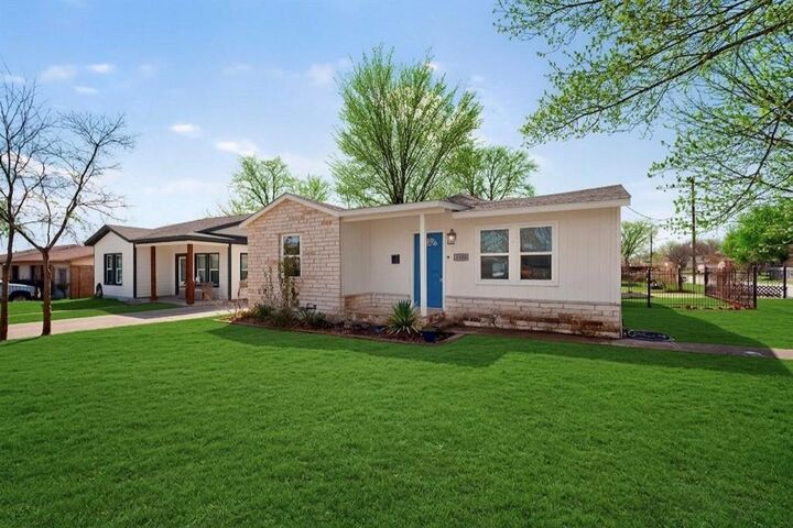Property Photo:  1300 E Mulkey Street  TX 76104 