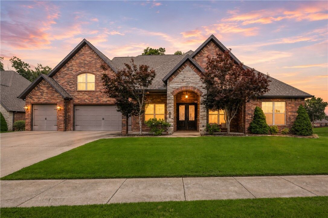 Property Photo:  500 NE Lake Pointe Place  AR 72712 