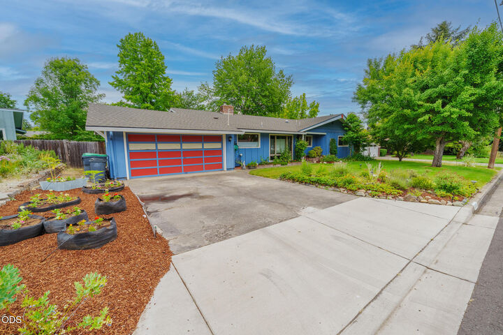 Property Photo:  333 Havana Avenue  OR 97504 