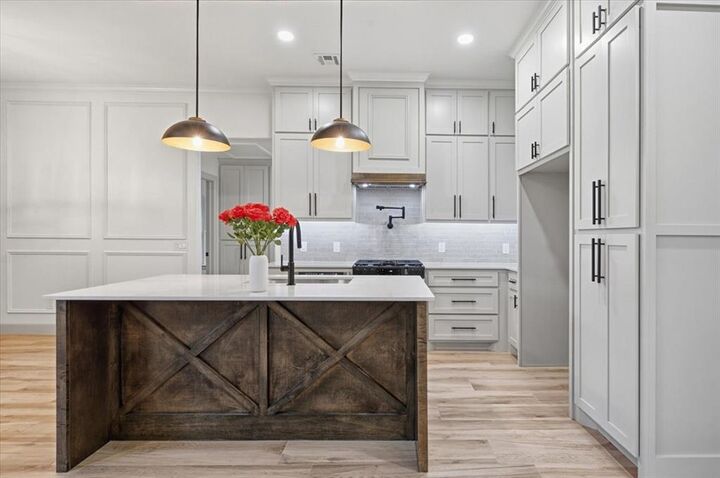 Property Photo:  808 NW 141 Street  OK 73013 