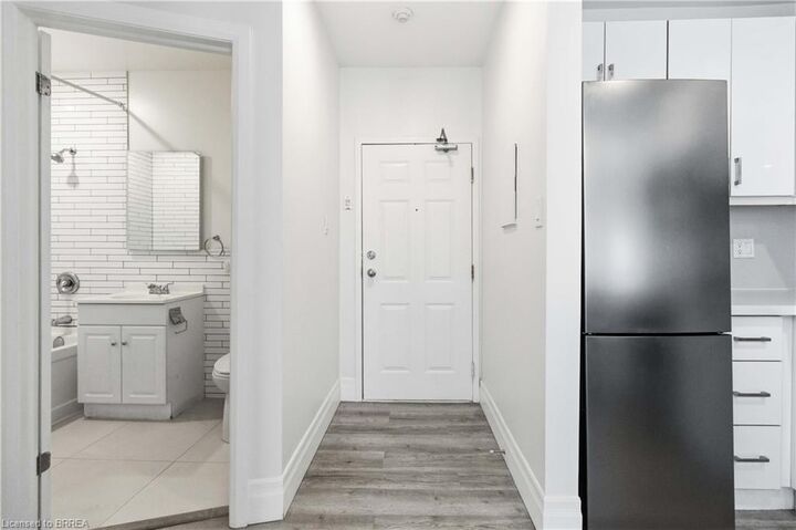 Property Photo:  140 Dalhousie Street 216  ON N3T 2J3 