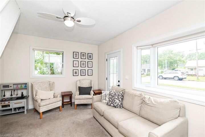 Property Photo:  811 Tamarac Street  ON N1A 2E5 