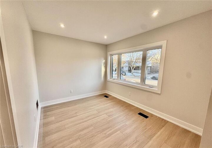 Property Photo:  246 Marlborough Street Unit 1  ON N3S 4T3 