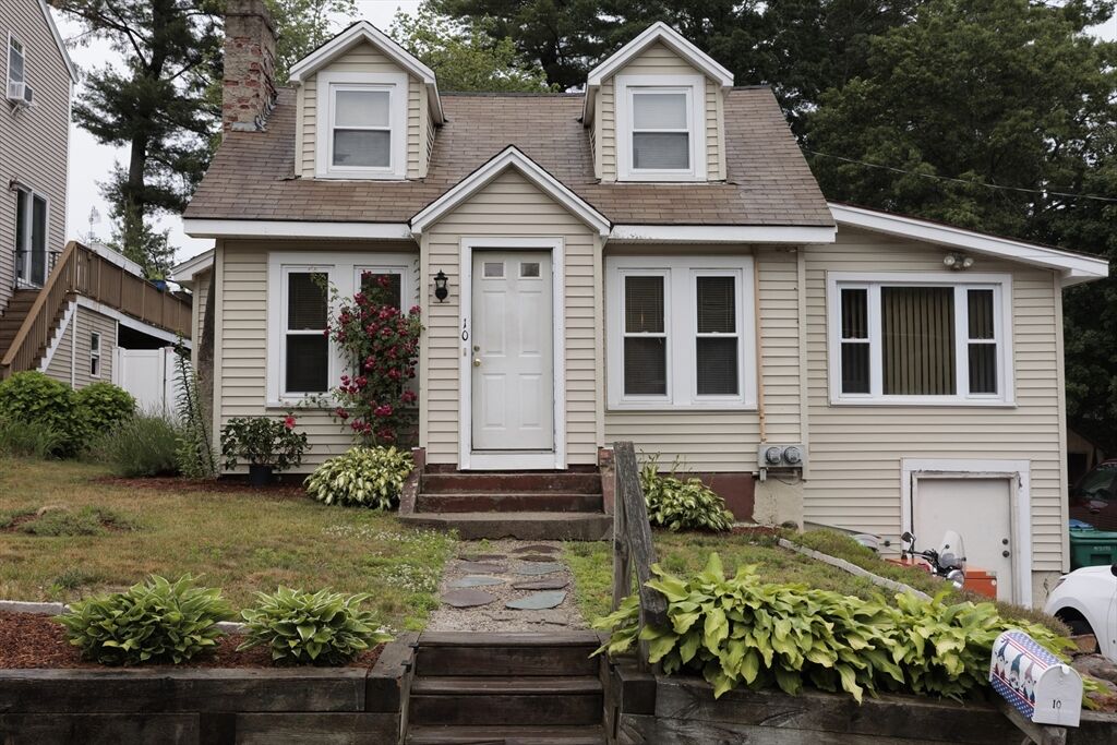 Property Photo:  10 Larsen Ln  MA 01862 