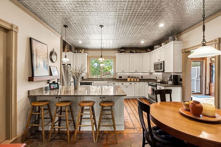 Property Photo: 14 Fenno Way MA 01908