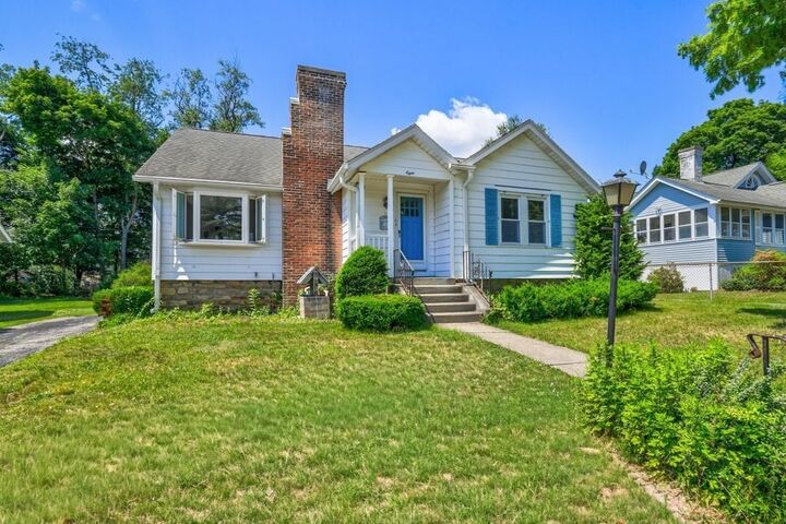 Property Photo:  8 Knowles Rd  MA 01602 