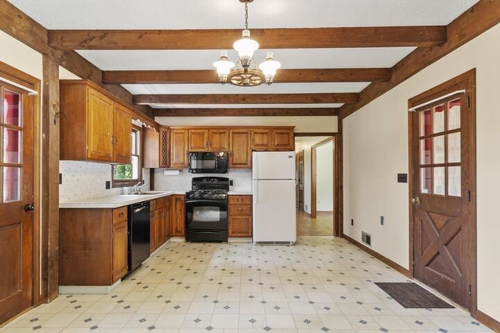Property Photo:  9 Laurel Ln  MA 01541 