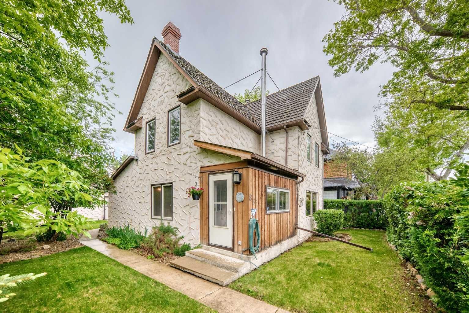 Property Photo:  85 Elma Street W  AB T1S 1J9 