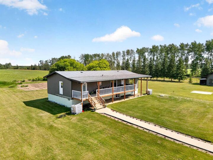 Property Photo:  15176 Twp Rd 1052  AB T0H 2H0 