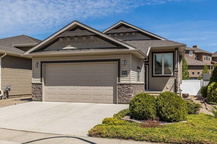604 Vista Drive SE — photo 1