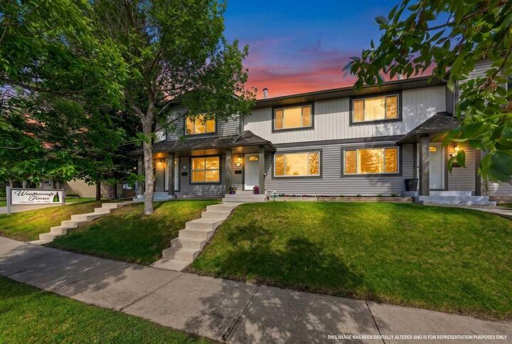 Property Photo:  538 Woodbine Boulevard SW  AB T2W 4Z9 