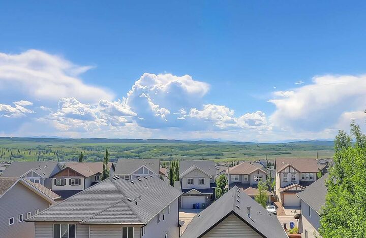 Property Photo: 64 Heritage Green AB T4C 0L3