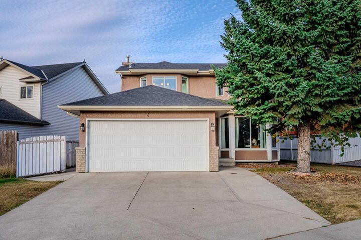 4 Del Ray Crescent NE — photo 1