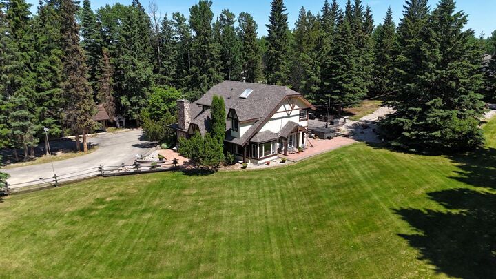 Property Photo: 11 Bench Creek Estate AB T7E 0B3
